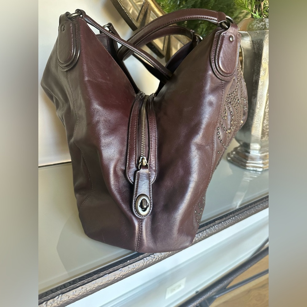 Coach Mini Stud Large Edie - Picture 2 of 12